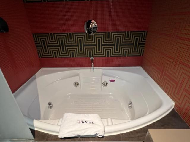 V Hotel Arroyomolinos Dış mekan fotoğraf
